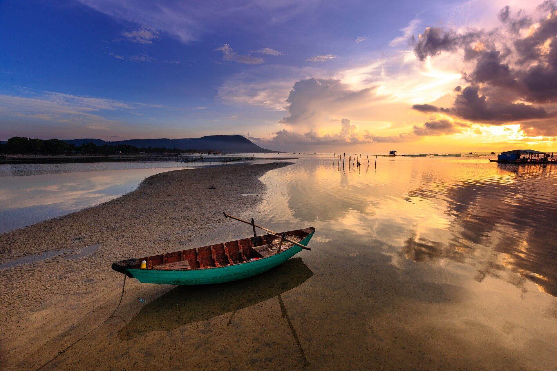 bateau sur plage vietnam