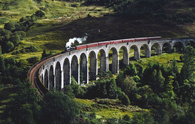 train sur viaduc ecosse