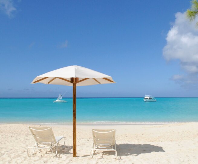 plage ârasol deux transats