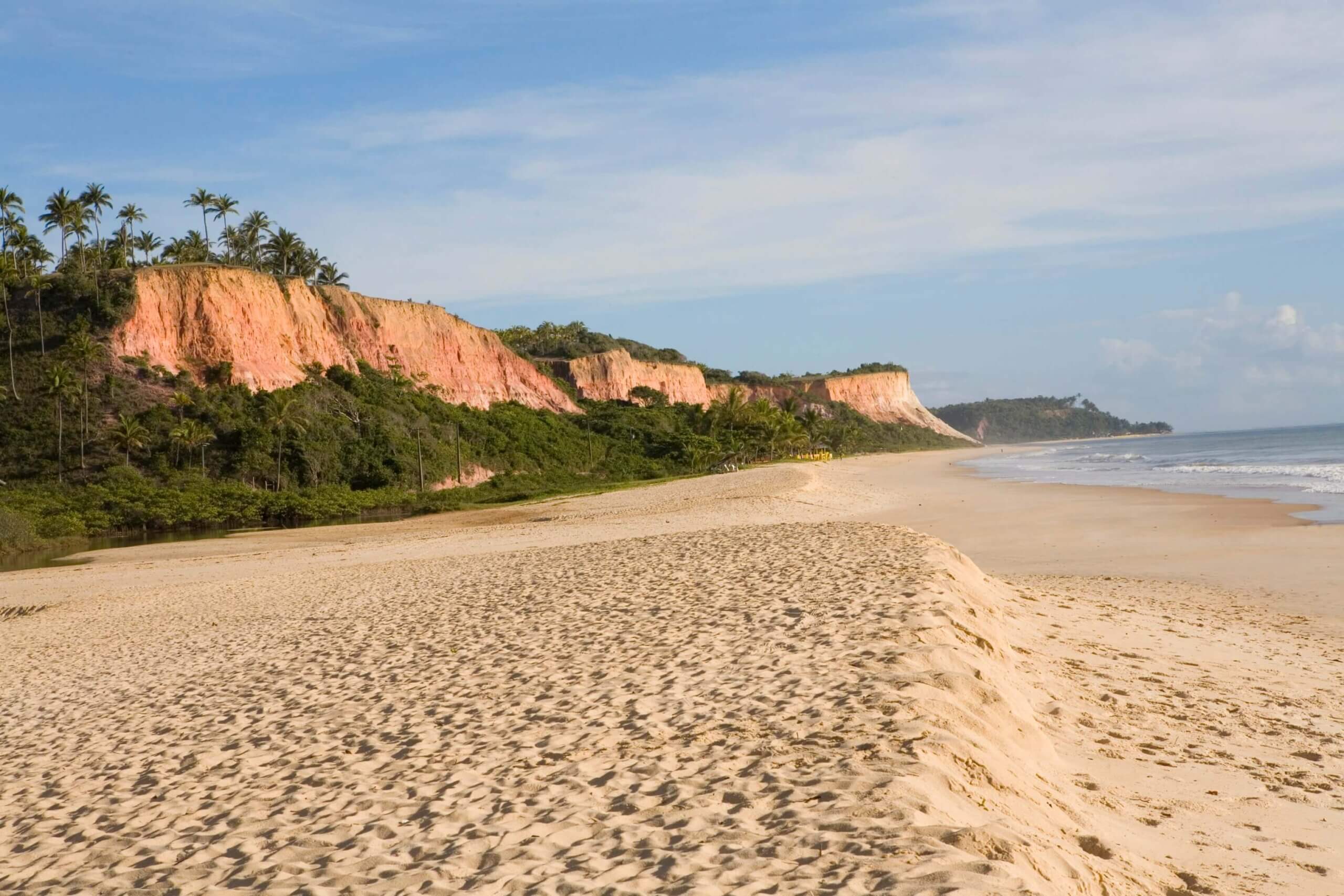 plage avec falaise